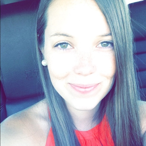 Meet your Posher, Cristina - Picture 1 of 1